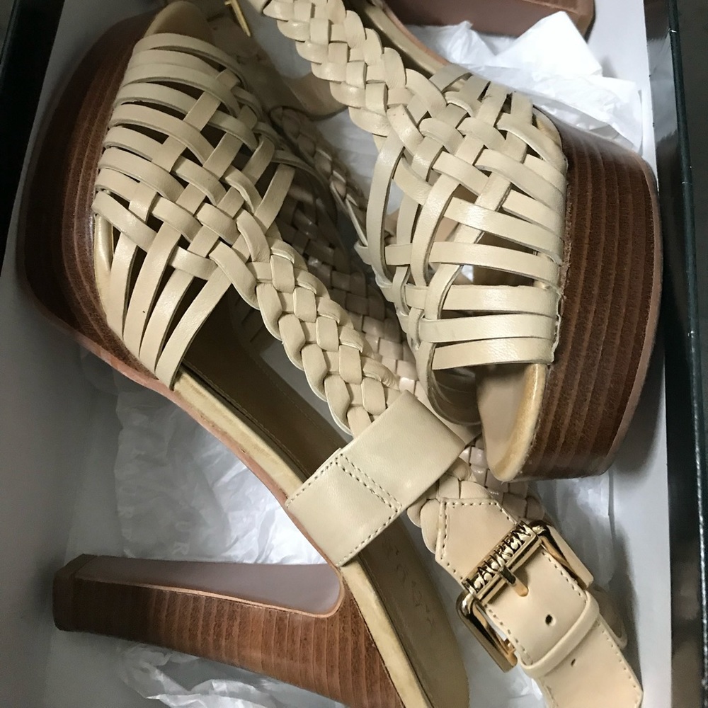 Lauren by RL sandals 7.5 in excellent condition